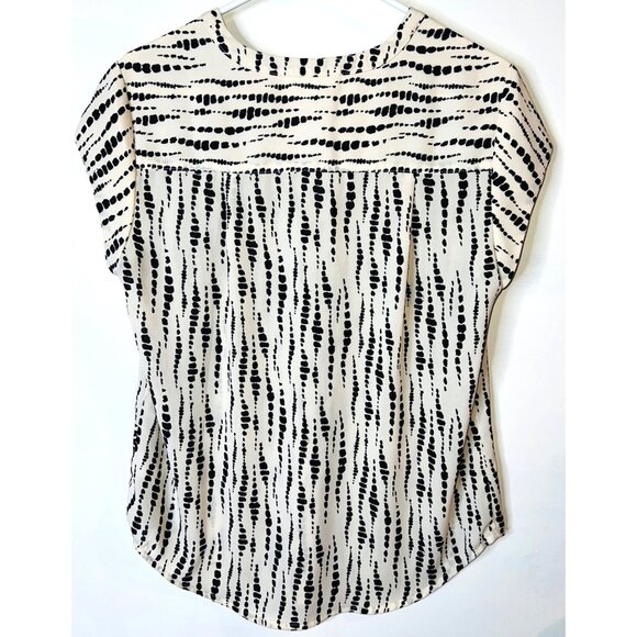 Black & White Abstract Print Blouse Monday Fun V-Neck Womens Medium 100% Polyest - Picture 2 of 4